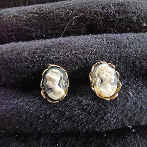 Vintsge Cameo Stud Earrings
